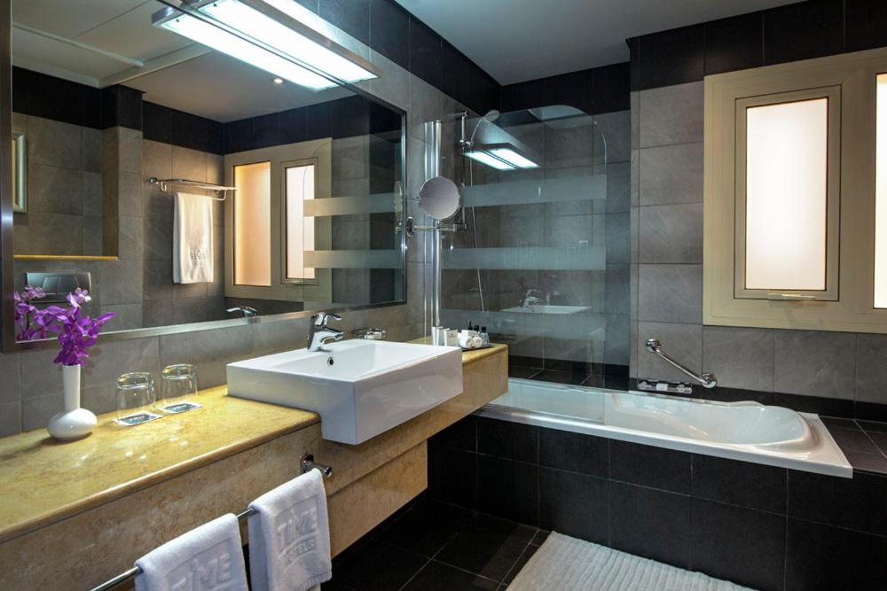 TIME Grand Plaza Hotel, Dubai Airport - 3