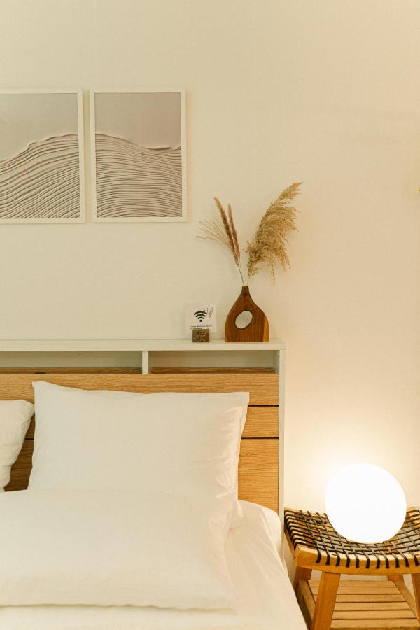 Soft Minimal 2BR Home near Dongdaemun, 2 stops to Myeongdong - 3