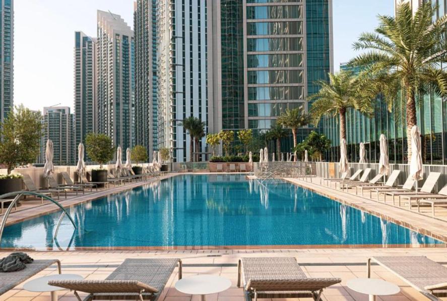 Skyline Serenity Holiday Home I Burj Khalifa Bliss I 4 bedroom Apartments I Burj Khalifa & Fountain Views I Free Gym, Pool, Parking and WIFI - 4