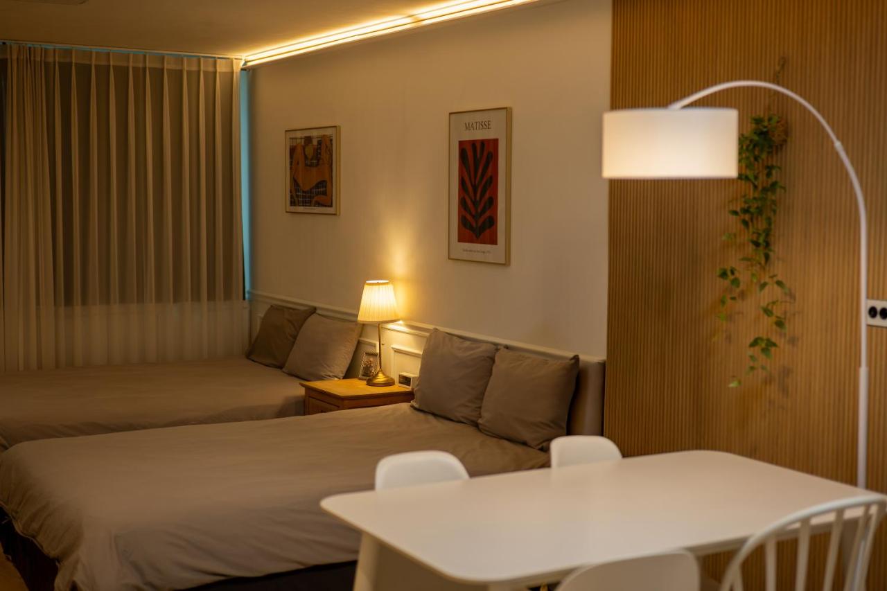 Direct Elevator to Hongdae Station, NEW Residence by 13yr Superhost - 2