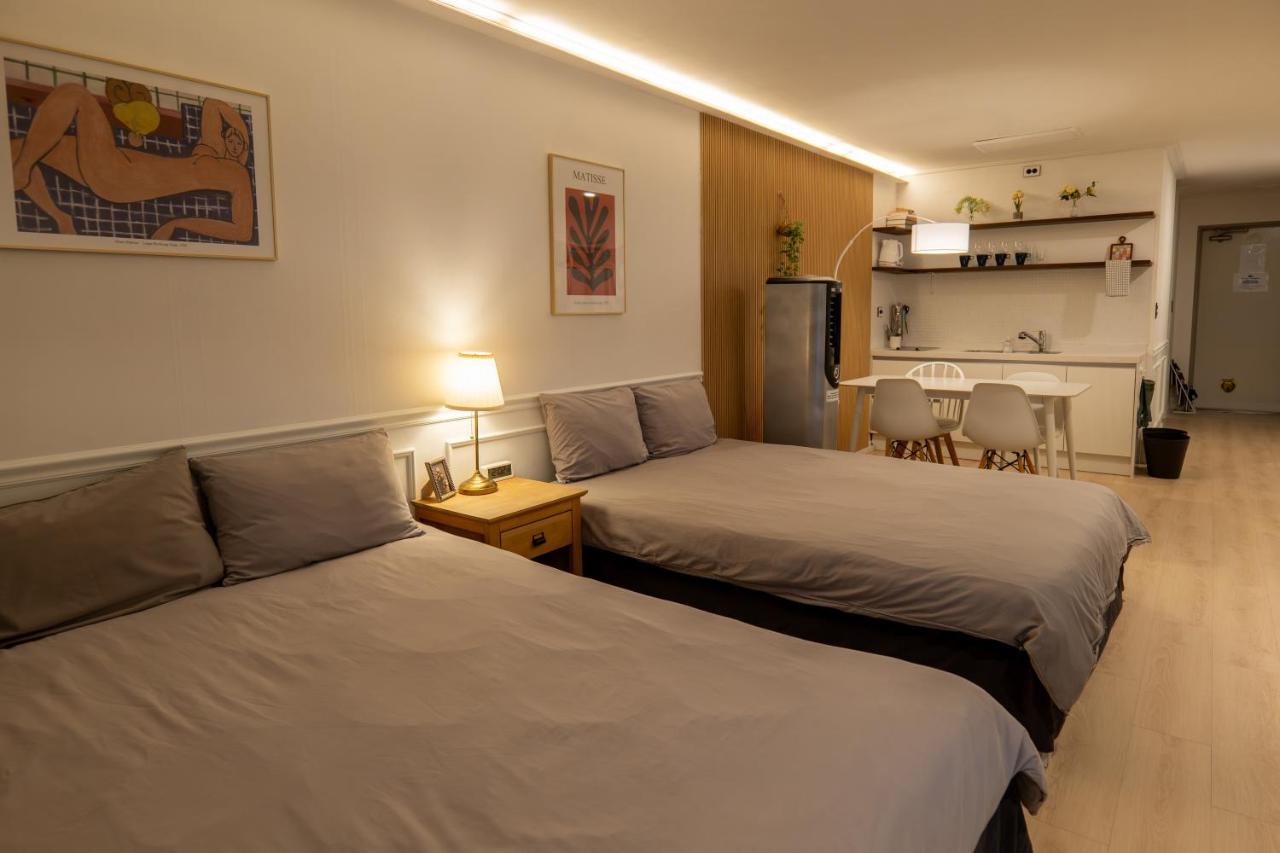 Direct Elevator to Hongdae Station, NEW Residence by 13yr Superhost - 4