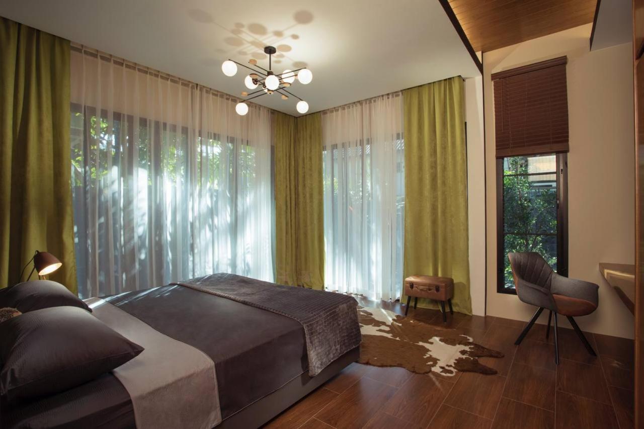 3-bdr Premium Villa in Nai Harn Baan Bua by Neo With Love - 2