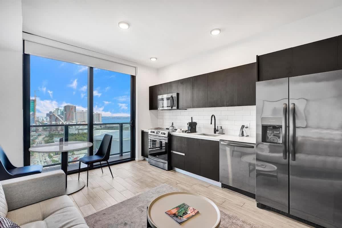 Lux Studio Miami and Bay views - 3