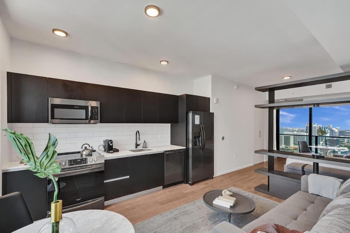 3707 - Lux Miami Studio City and Bay Views - 2