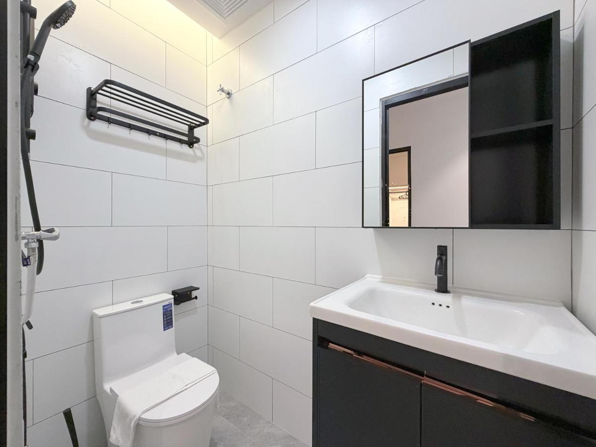 Rooms at Jalan Tekun 3mins Walk to Pelangi Plaza - 3