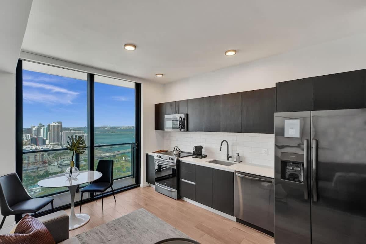 Lux Miami Studio City and Bay Views 4506 - 2