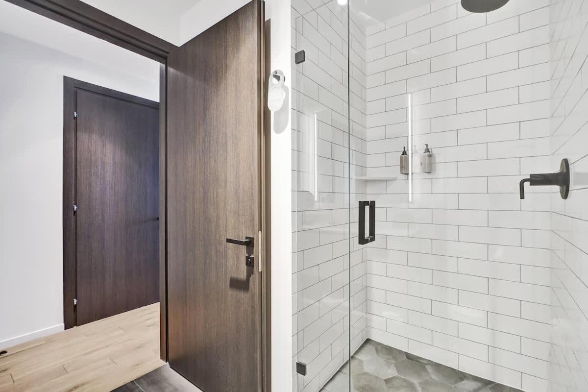 4604 Lux Miami Studio City and Bay Views - 3