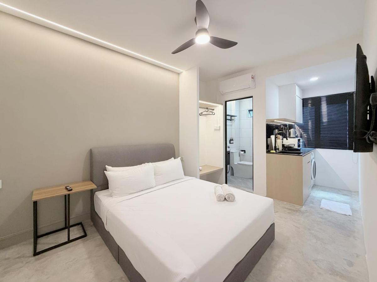 Rooms at Jalan Tekun 3mins Walk to Pelangi Plaza - 2