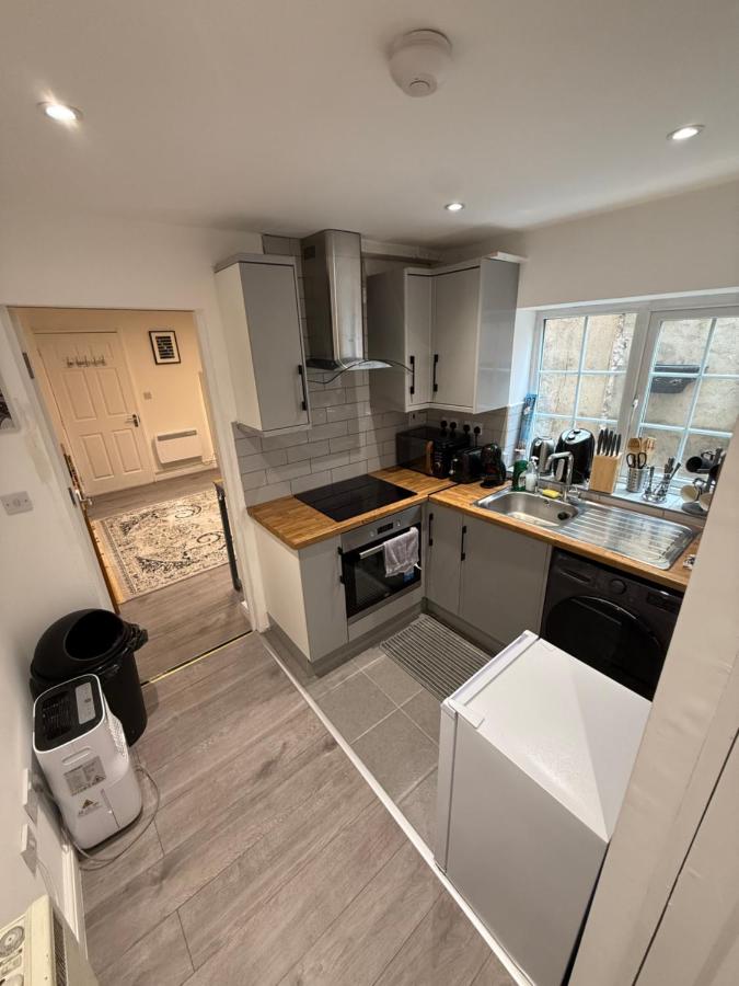 Stylish Apartment with Private Garden Near Victoria Park East London - 4