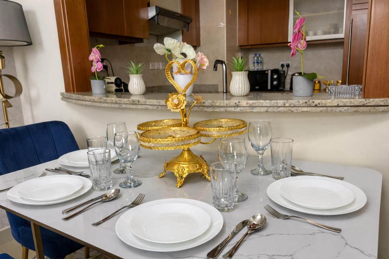 1BR with Burj Khalifa Modern Comfort - 4