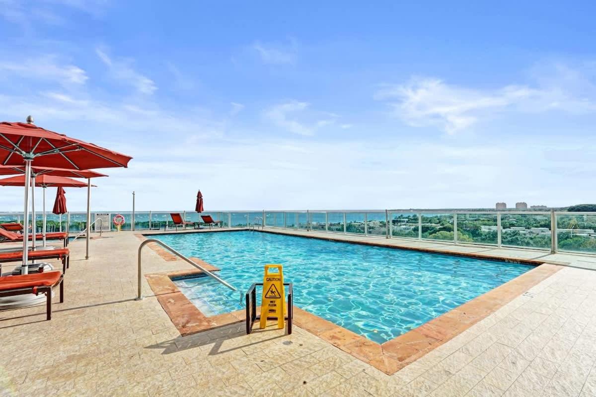 Coconut Grove Suite 20th Floor Suite with Views - 5