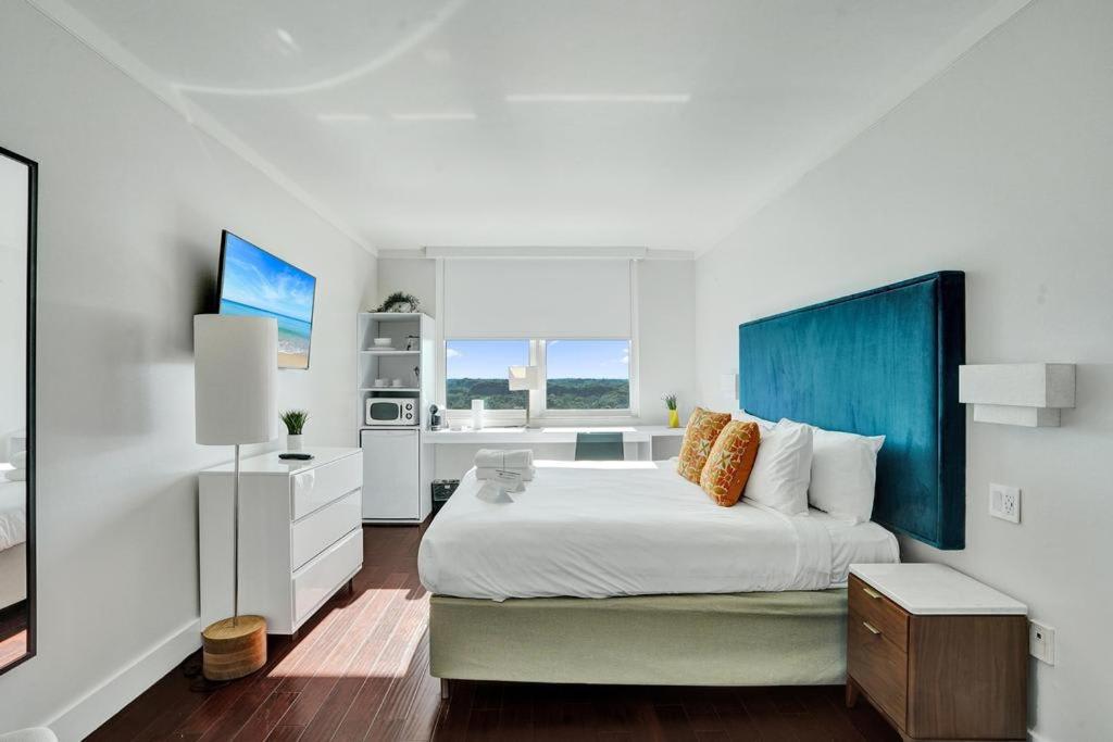 Bright and Spacious Studio Miami Retreat - 2