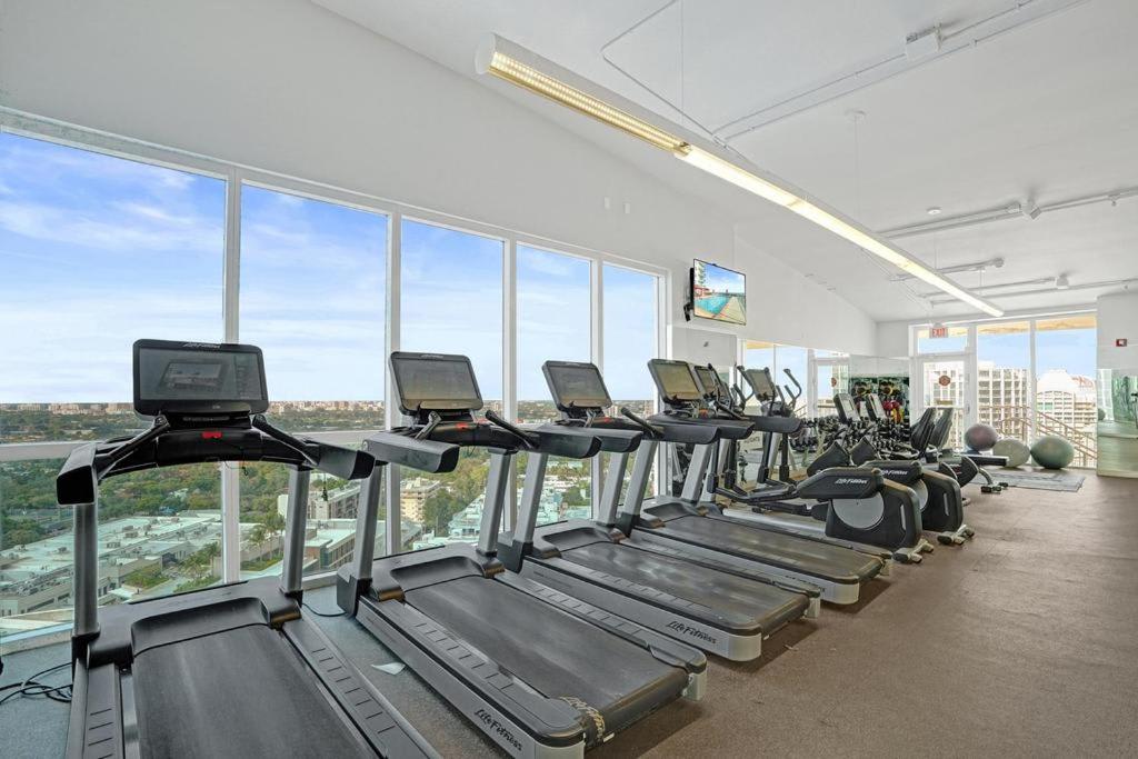 Bright Spacious 1BR Miami Retreat Balcony View - 5