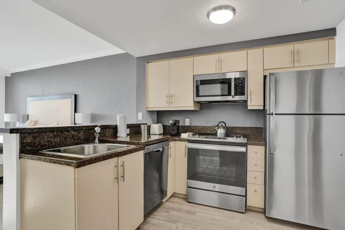 Coconut Grove Getaway Stylish Studio w Views - 2