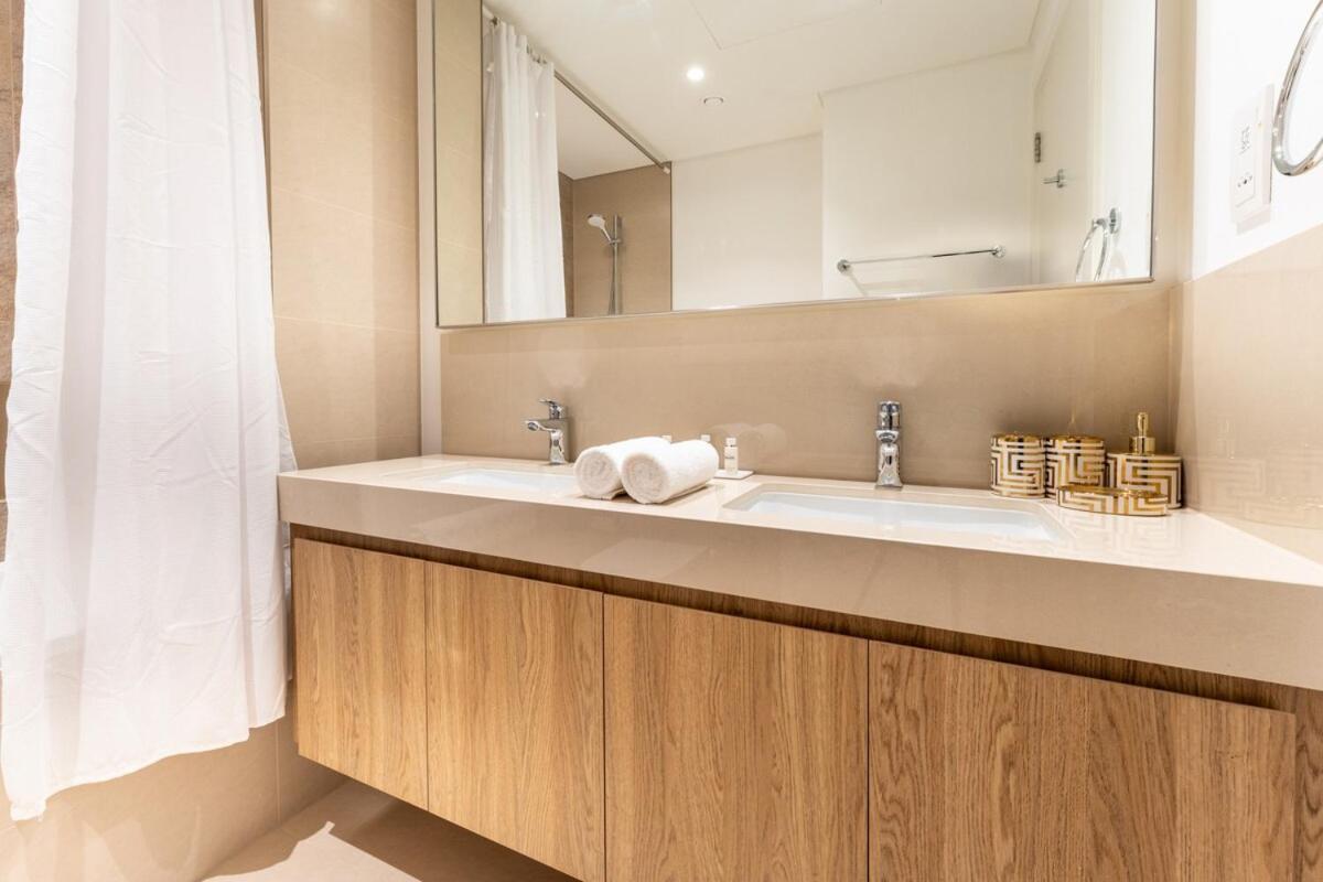 Stylish 2BHK with Burj Khalifa Views in Downtown - 3