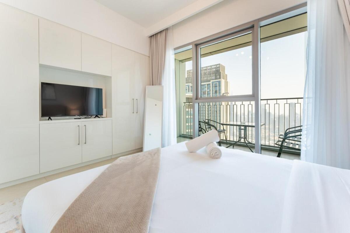 Stylish 2BHK with Burj Khalifa Views in Downtown - 2