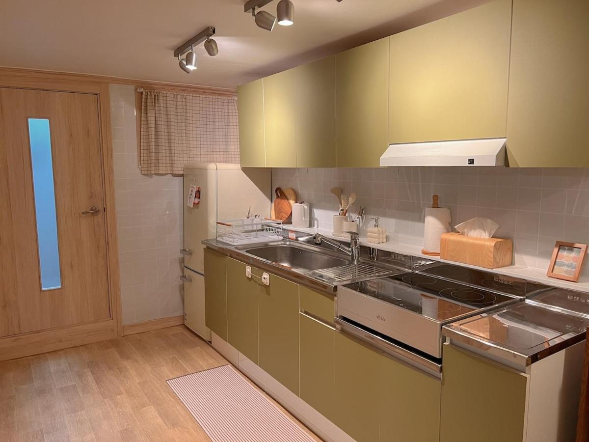 Stay in Green, NEW Mangwon Station 3 minutes on foot, free luggage storage - 4