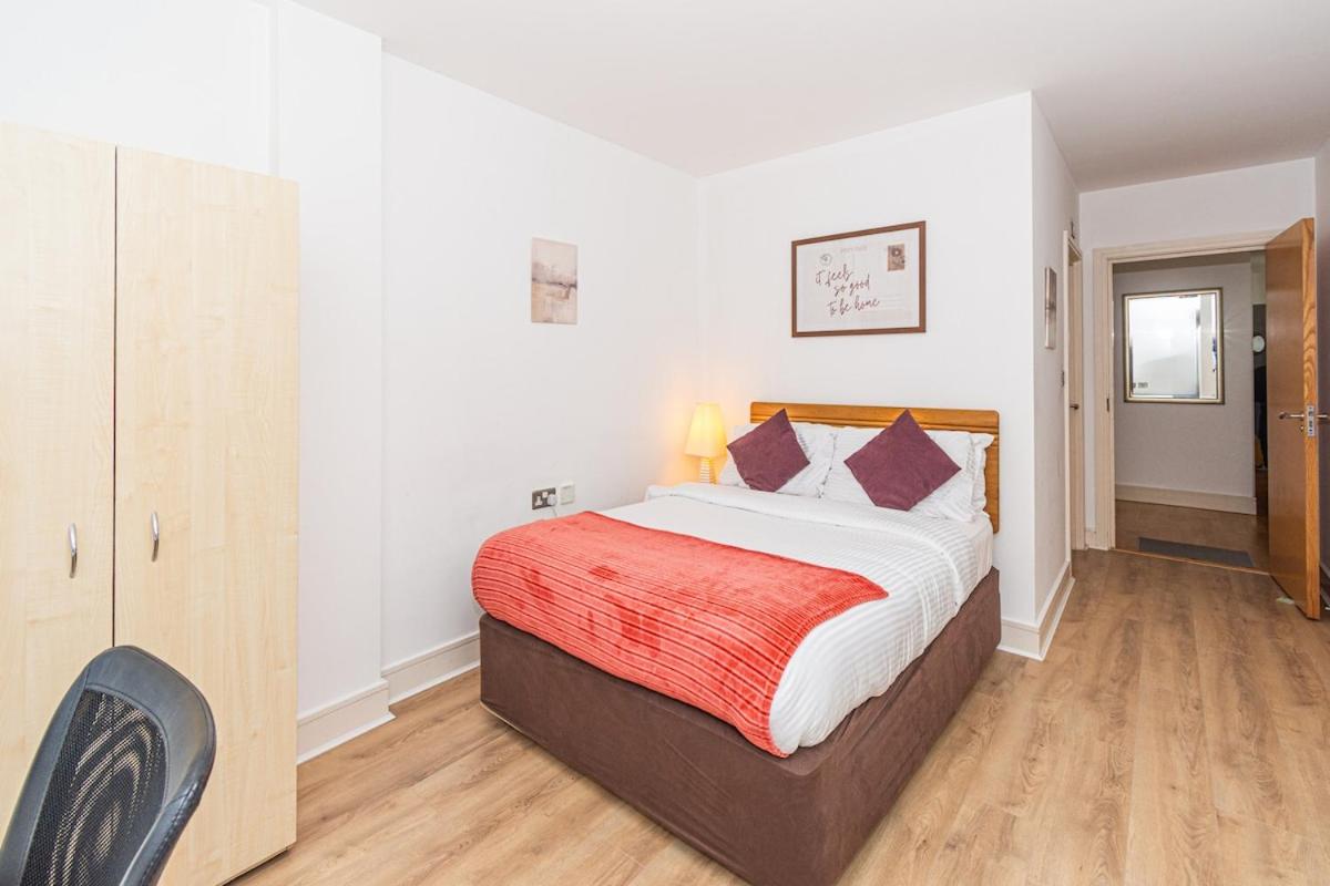 Amanah Properties - Stylish 3-Bedroom Skyline Apartment Near London Bridge - 5