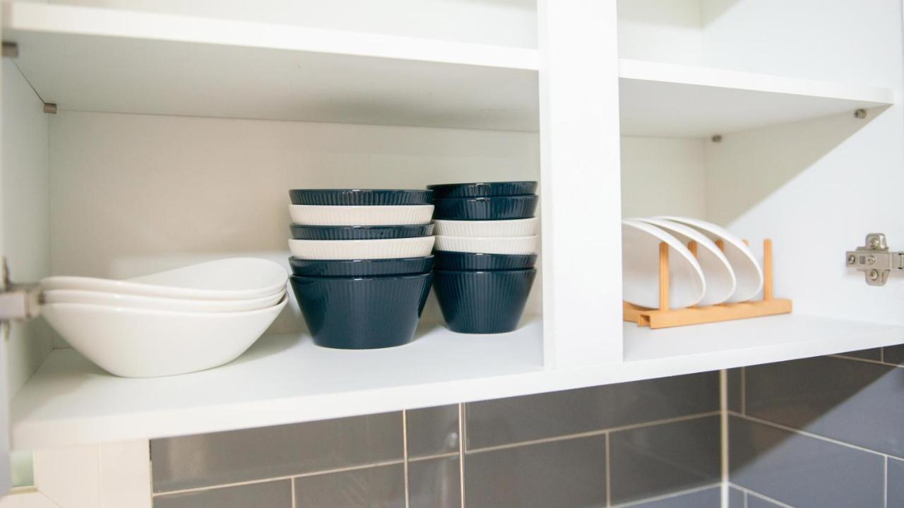 New open sale Haebangchon stay Itaewon Myeongdong Hongdae Insadong Gyeongbokgung palace - 3