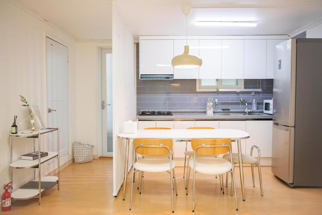 New open sale Haebangchon stay Itaewon Myeongdong Hongdae Insadong Gyeongbokgung palace - 4