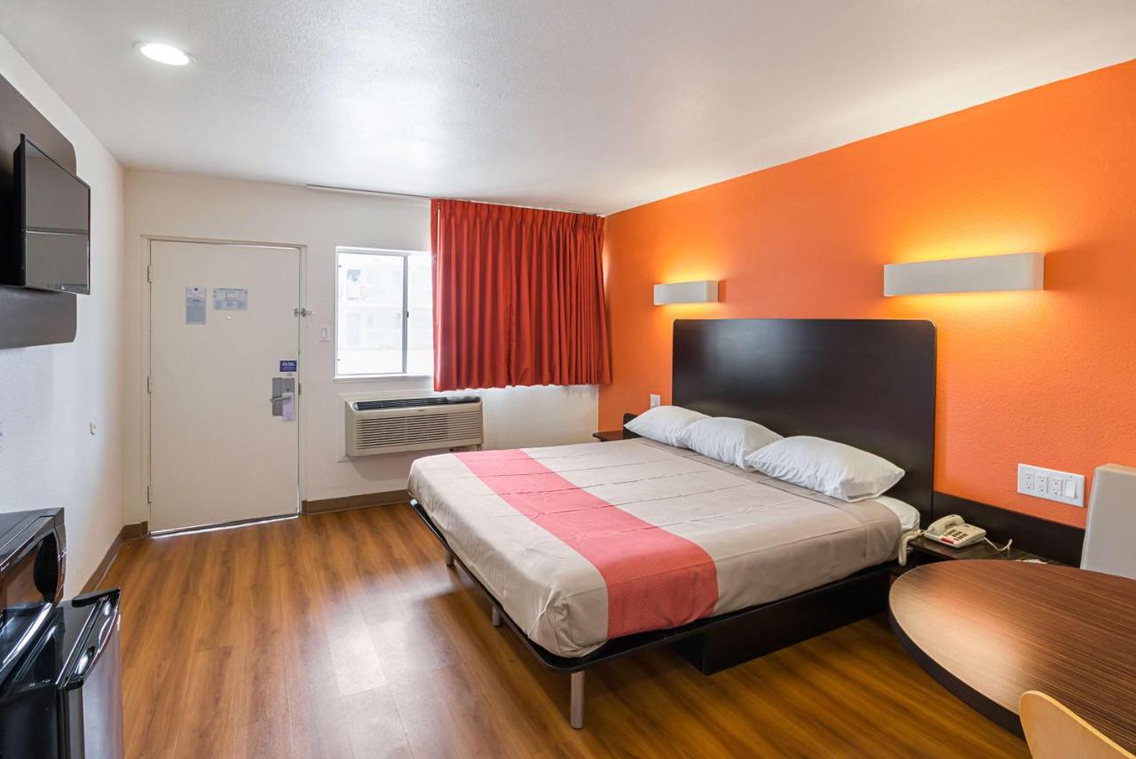 Image: Motel 6-El Paso, TX - Airport - Fort Bliss