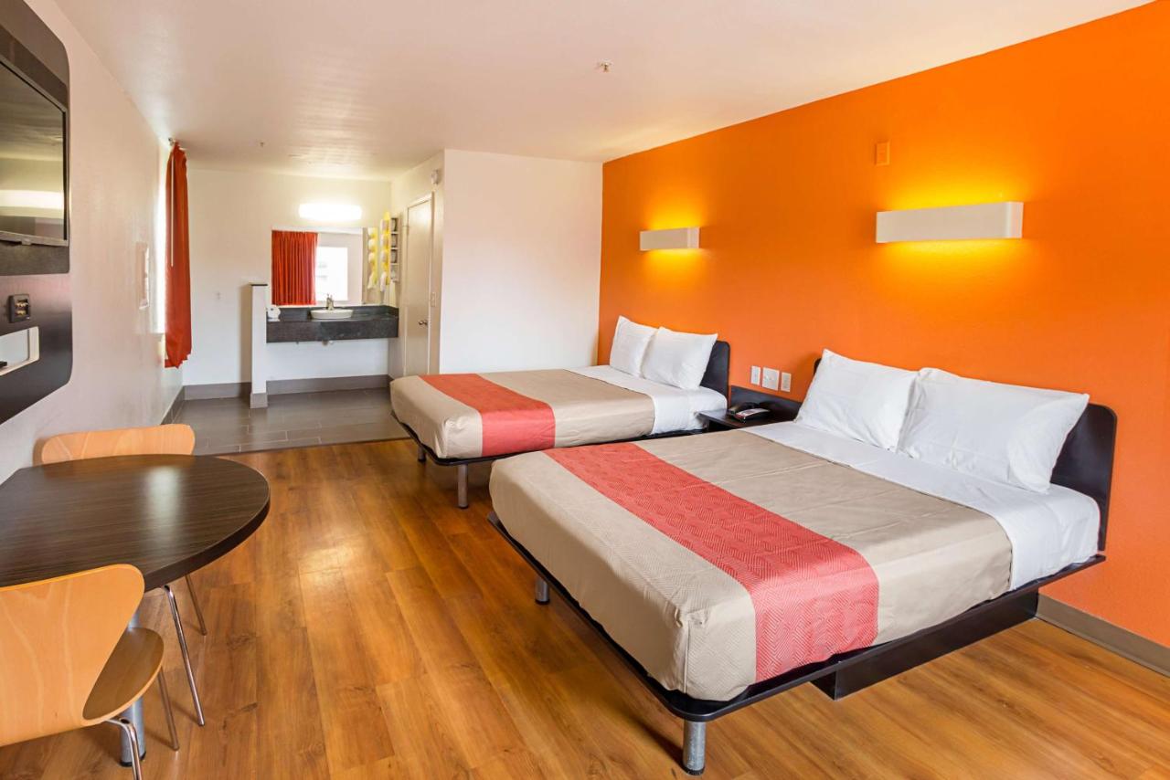 Image: Motel 6-Grand Prairie, TX - Near Six Flags Drive