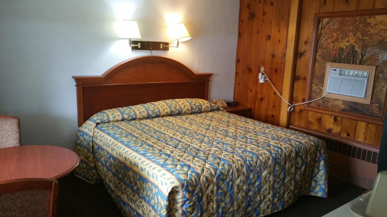 Sun 'n Snow Motel — photo 13