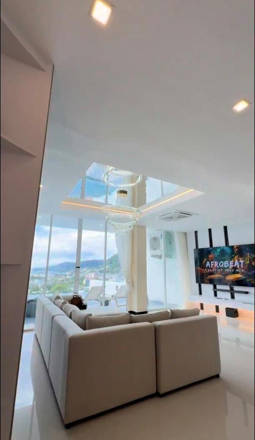 Luxury villa with sea view, pool and maid