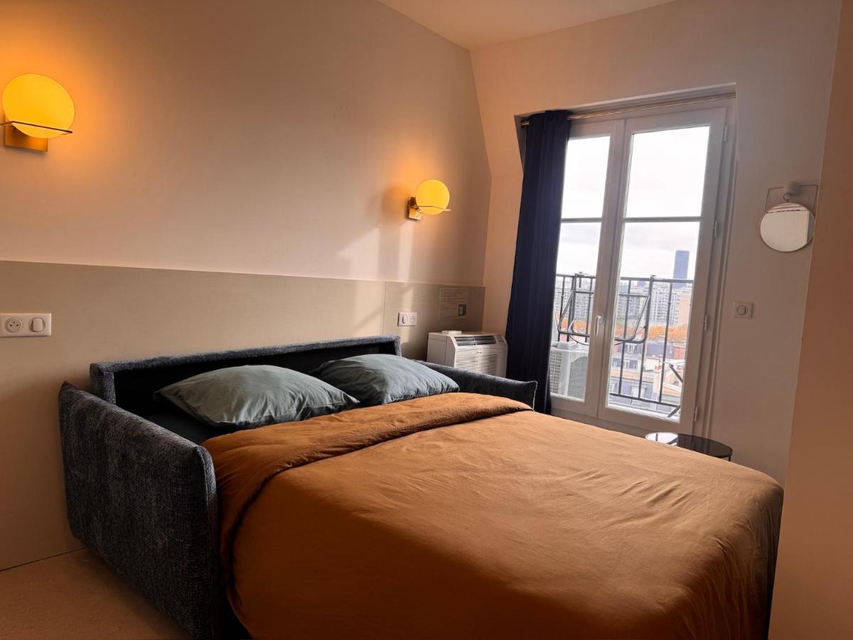 Studio Eiffel Tower view - 2