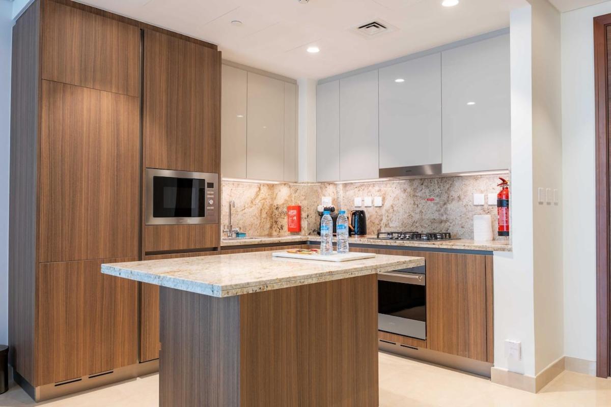 Iconic Burj Khalifa View - Elegant 1BR Apartment - 5