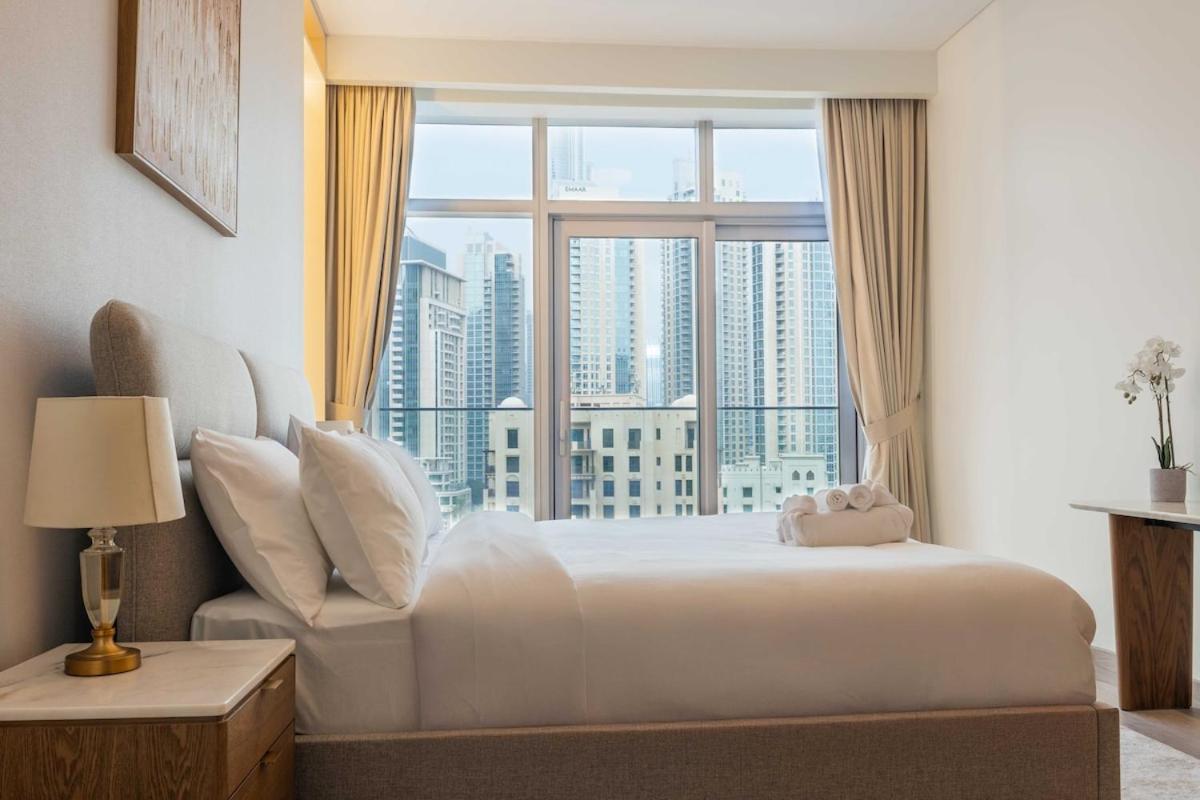 Iconic Burj Khalifa View - Elegant 1BR Apartment - 2