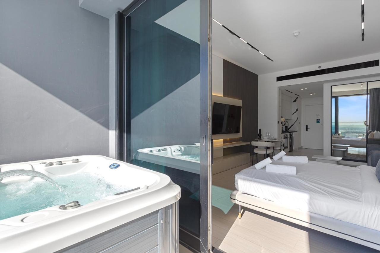 Stylish Studio with Jacuzzi in Business Bay - 3