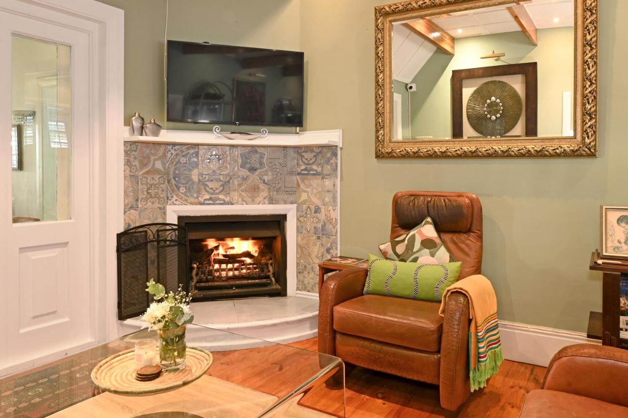 Mawethu on Mead Guesthome with Covered pool and Garden