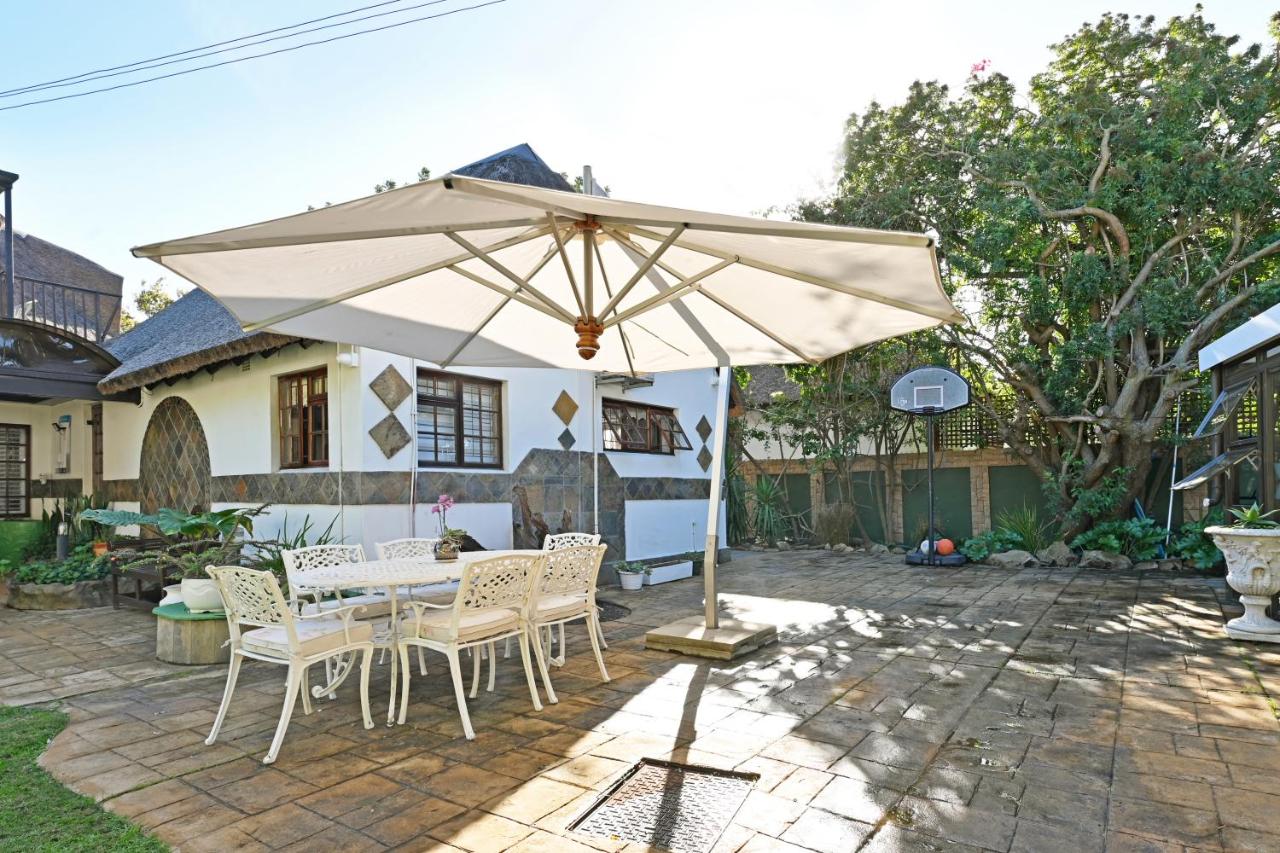 Mawethu on Mead Guesthome with Covered pool and Garden - 4