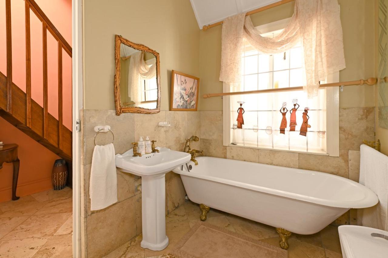 Mawethu on Mead Guesthome with Covered pool and Garden - 3