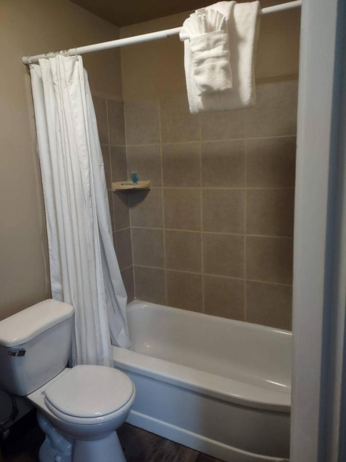 Walter's Lodge & Suites — photo 7