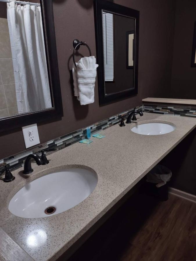 Walter's Lodge & Suites — photo 8