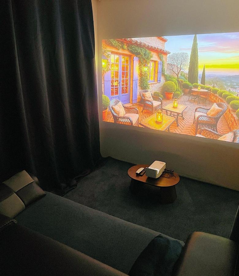 Singil Station 1min 3BR 4K Cinema Room - 5