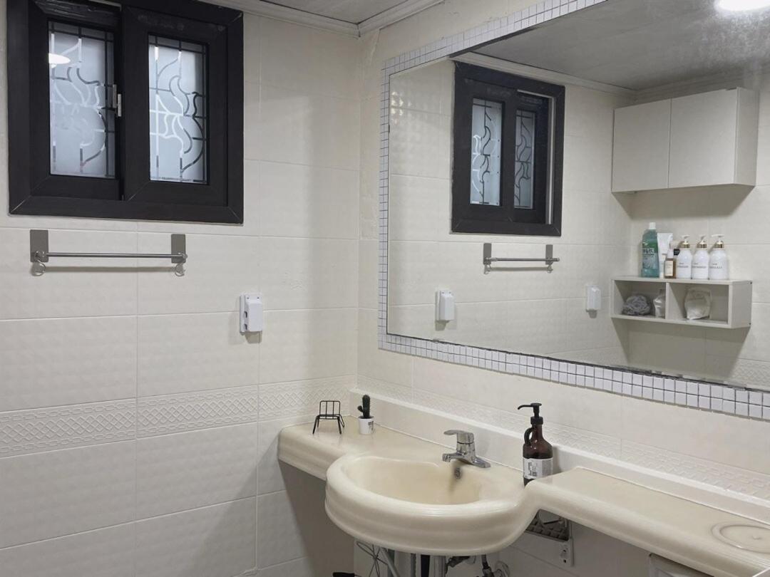 Singil Station 1min 3BR 4K Cinema Room - 3