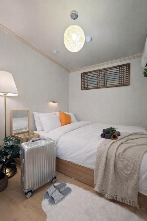 STAY H # Prime Location # 1 Stop to Seongsu # Lines 2,5 #Hongdae# Myeongdong# KSPO #DDP - 2