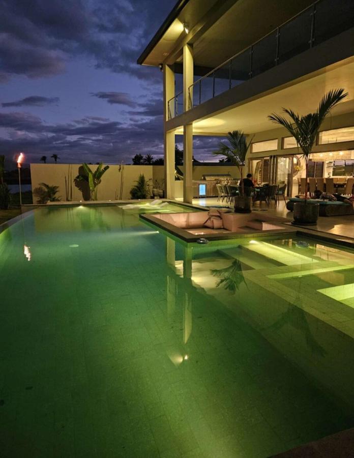 Lomalagi Luxury Private 6 Bedroom Villa - 12-13 Guests NADI Fiji - 4