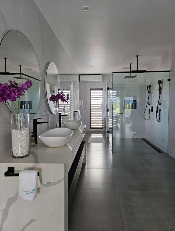 Lomalagi Luxury Private 6 Bedroom Villa - 12-13 Guests NADI Fiji - 3