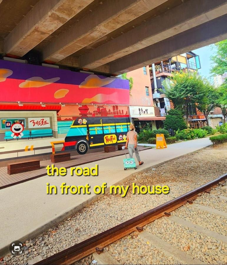 Hongdae 5 minutes, park view, 8-person family, free parking, luggage storage, early check-in, late check-out, infant welcome, dryer and bidet - 3