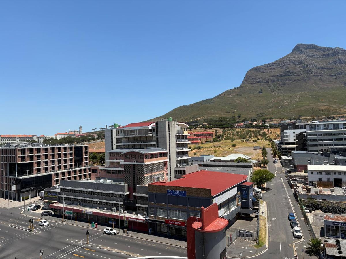 Cozy Apartment Near The Old Biscuit Mill - 4