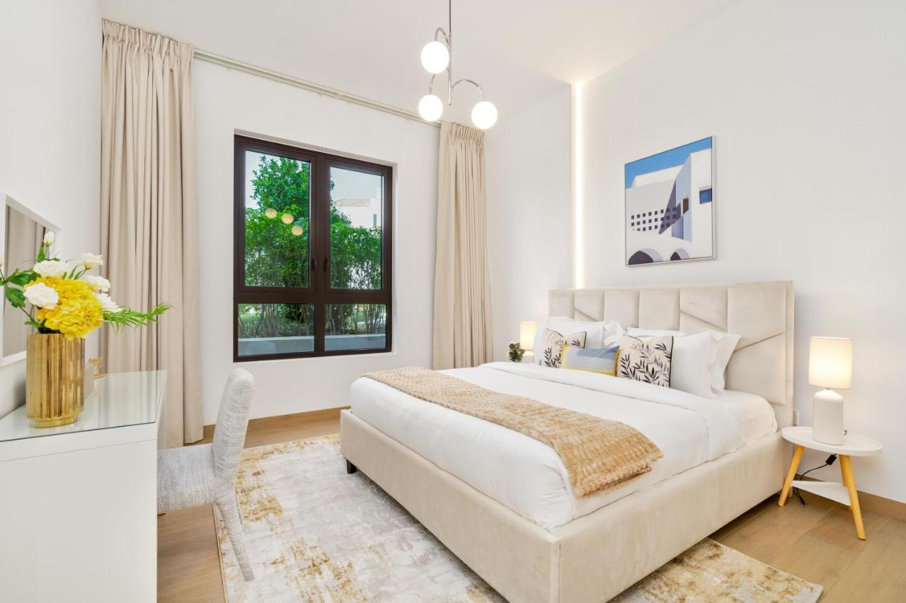 Ultimate Stay - Seaside 1-Bedroom Apartment with Beach Access at Port De La Mer - 2