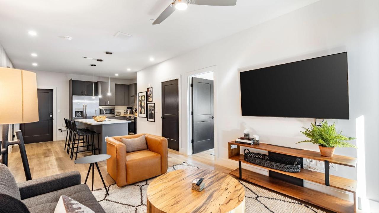 Sleeps 24 4 Modern Midtown Apartments w Gym Pool Walkable to Shops Eats - 5