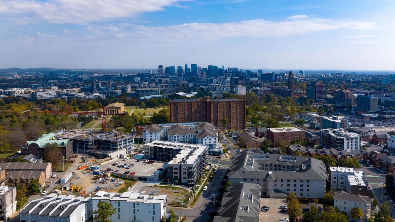 Sleeps 24 4 Modern Midtown Apartments w Gym Pool Walkable to Shops Eats - 3