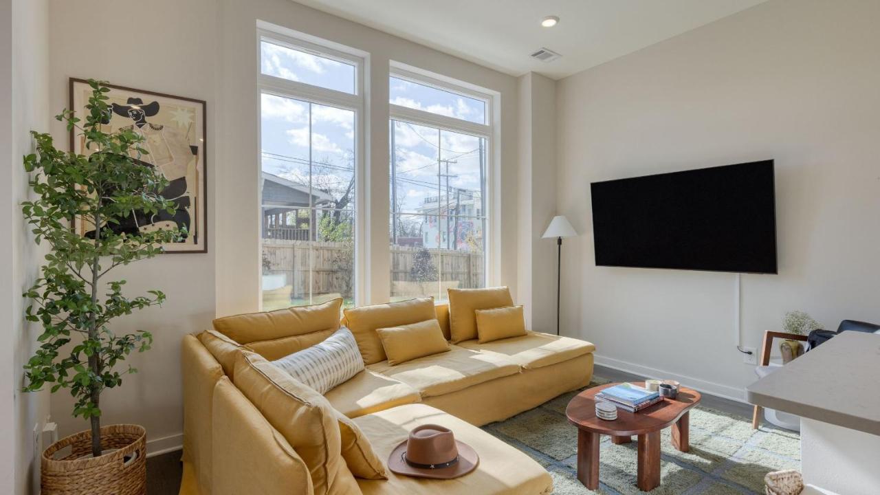 2 New Townhomes w Balcony Mins to Broadway Sleeps 16 98 Degrees The Stage - 2