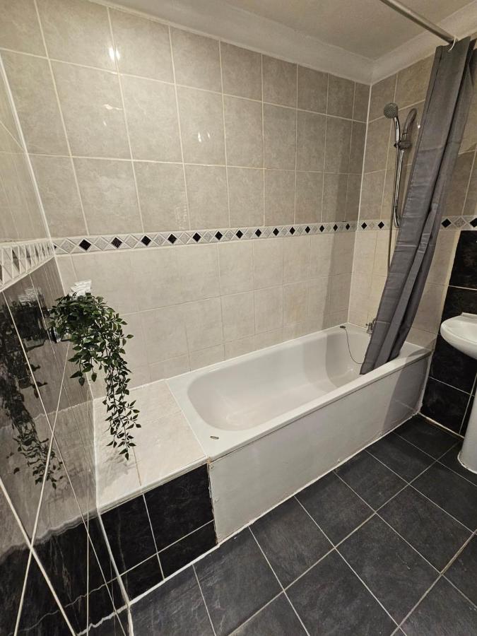 Islington 2 bedroom Apartment by PrimeCityHosts - 3