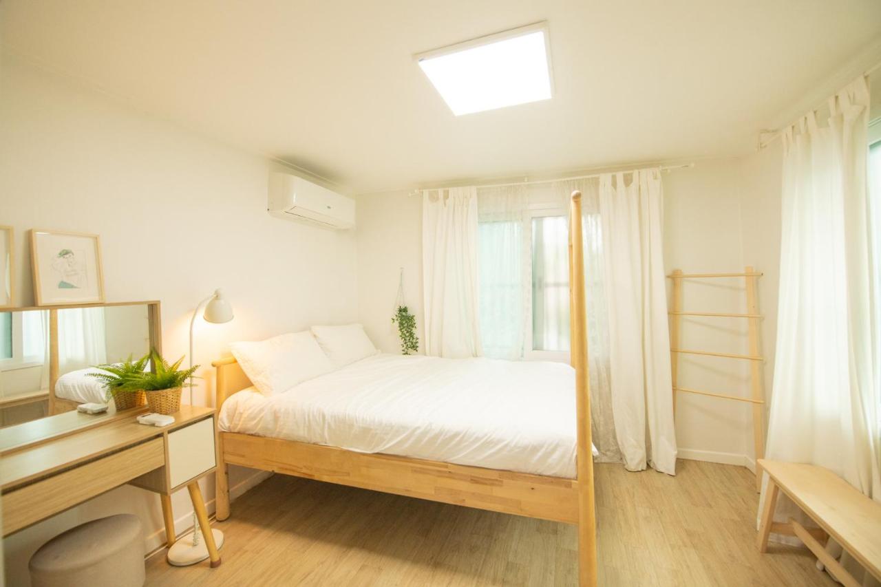 5 minutes walk from Itaewon Station # 2 Queen size beds # Emotional accommodation - 2